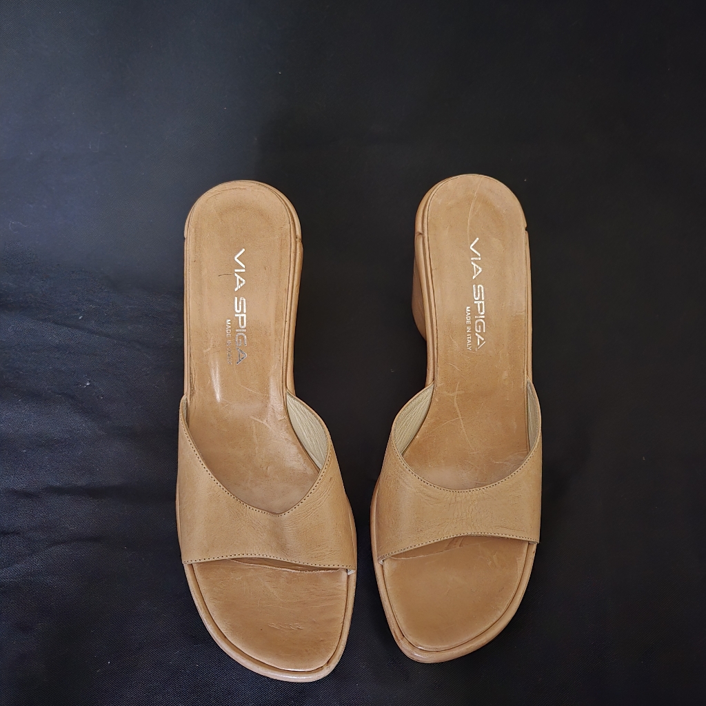 Via Spiga Tan Slip-On Sandals With Kitten Heel